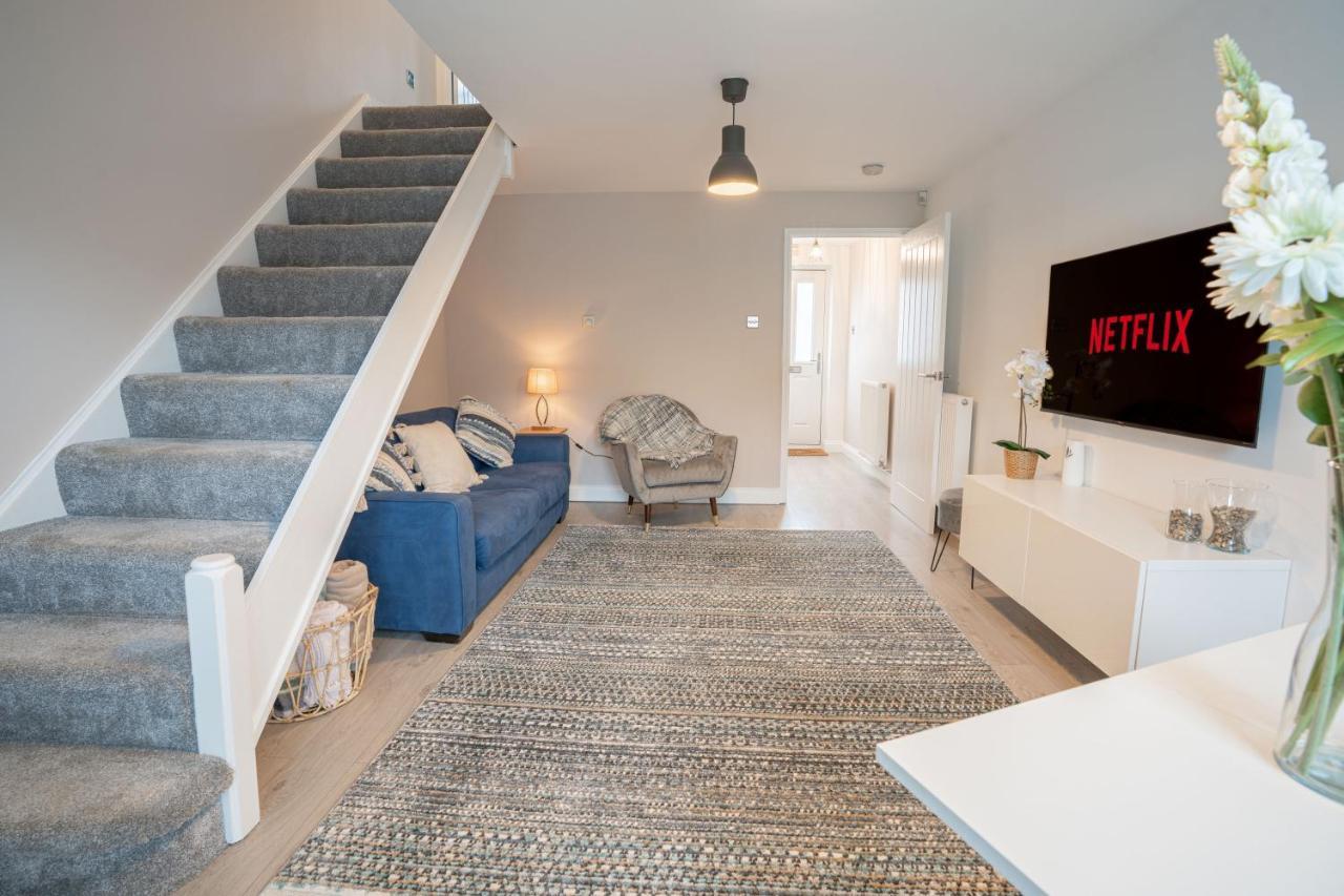 Stunning Abode 5 Min From Nec & Bhx, Pets Allowed Marston Green ภายนอก รูปภาพ