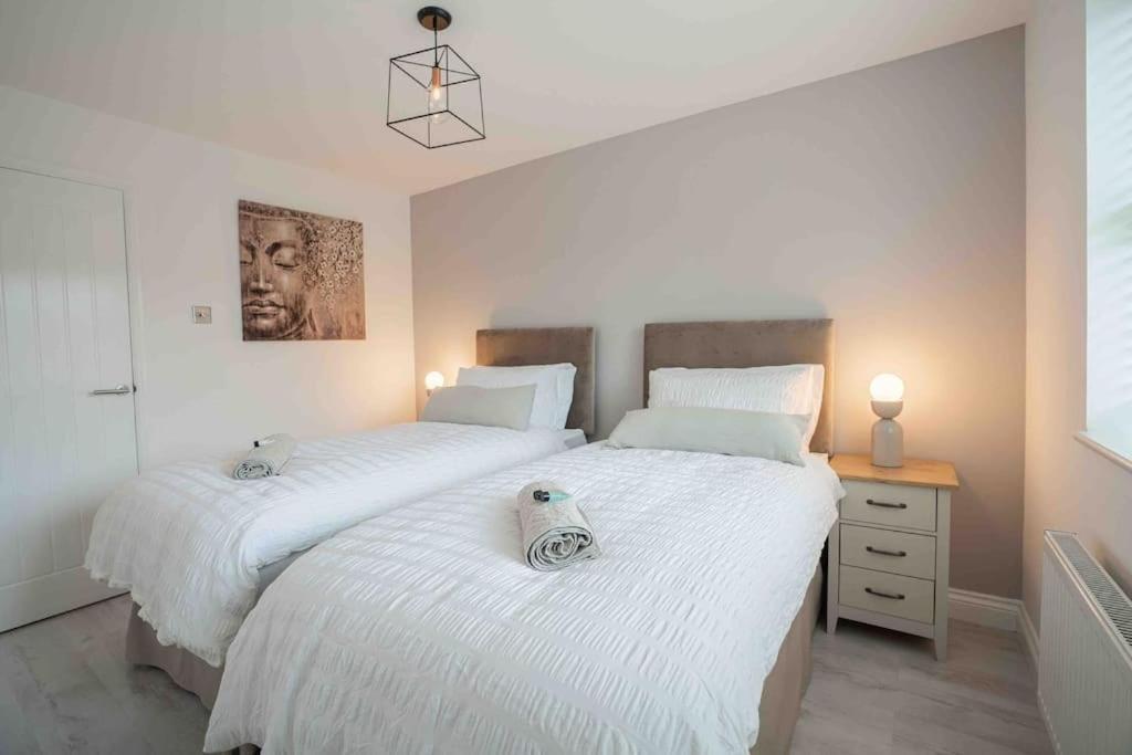 Stunning Abode 5 Min From Nec & Bhx, Pets Allowed Marston Green ภายนอก รูปภาพ