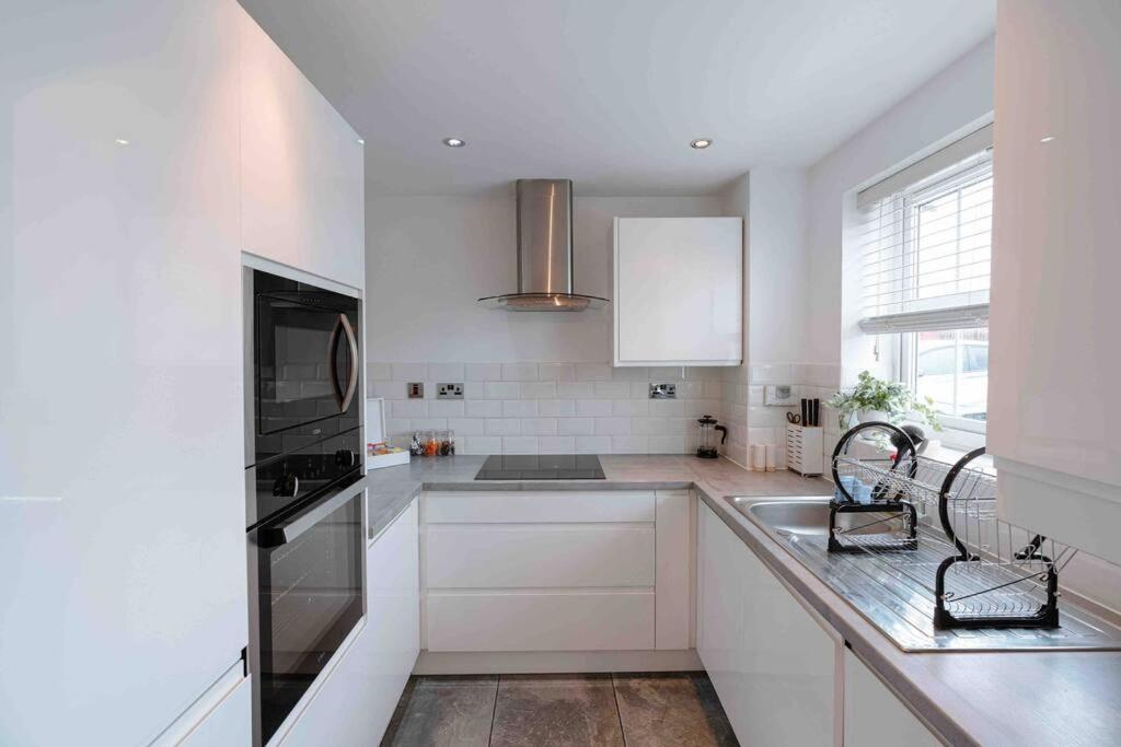 Stunning Abode 5 Min From Nec & Bhx, Pets Allowed Marston Green ภายนอก รูปภาพ