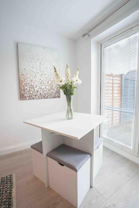 Stunning Abode 5 Min From Nec & Bhx, Pets Allowed Marston Green ภายนอก รูปภาพ