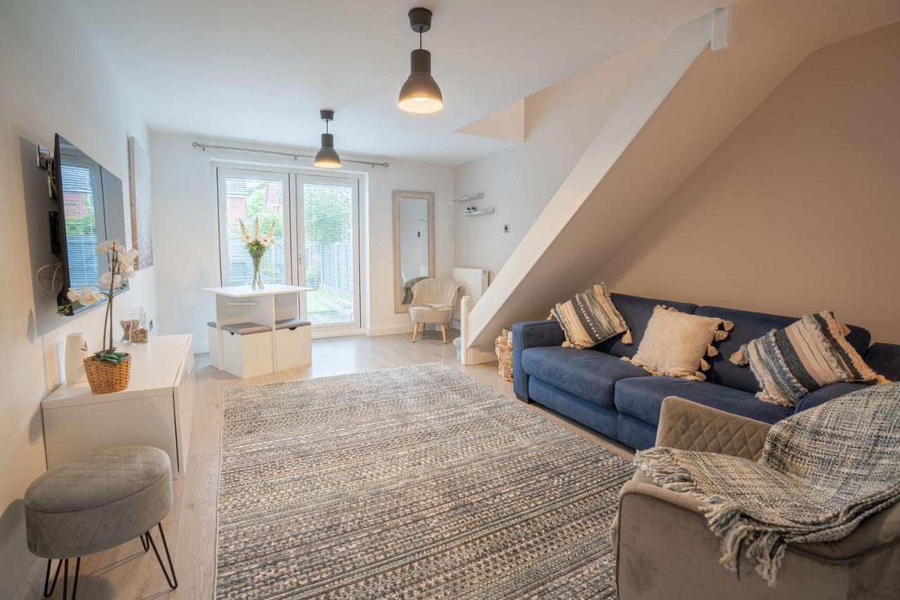 Stunning Abode 5 Min From Nec & Bhx, Pets Allowed Marston Green ภายนอก รูปภาพ