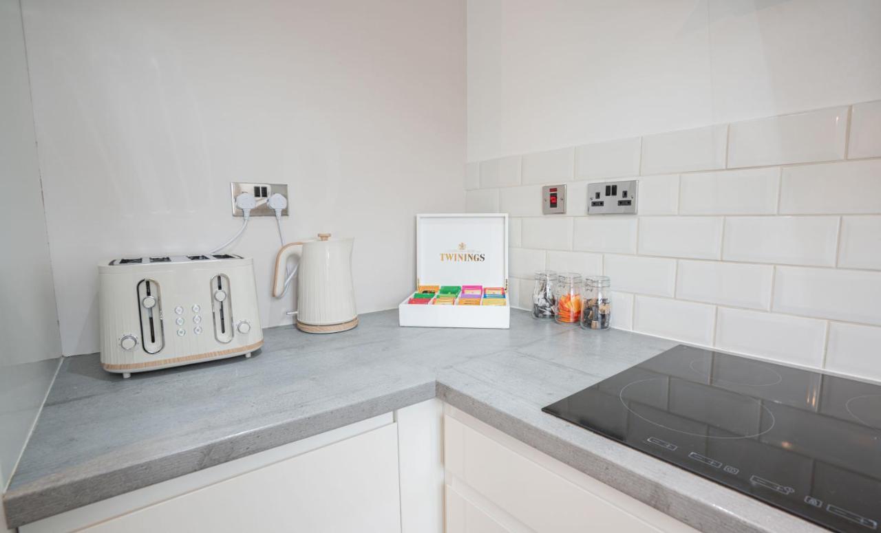 Stunning Abode 5 Min From Nec & Bhx, Pets Allowed Marston Green ภายนอก รูปภาพ