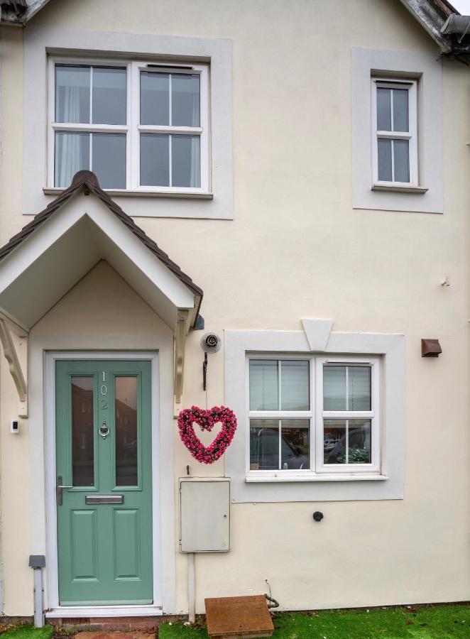 Stunning Abode 5 Min From Nec & Bhx, Pets Allowed Marston Green ภายนอก รูปภาพ