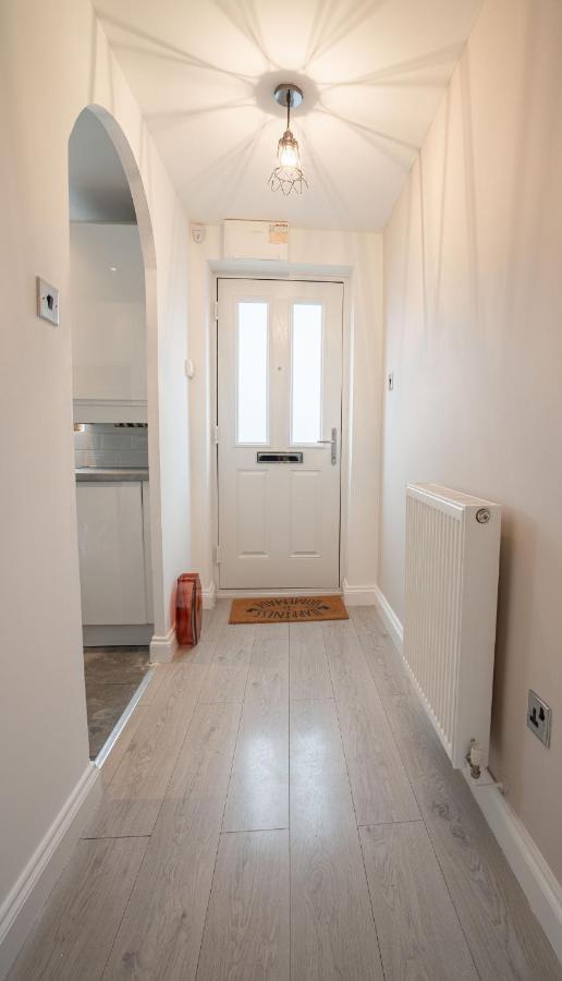 Stunning Abode 5 Min From Nec & Bhx, Pets Allowed Marston Green ภายนอก รูปภาพ